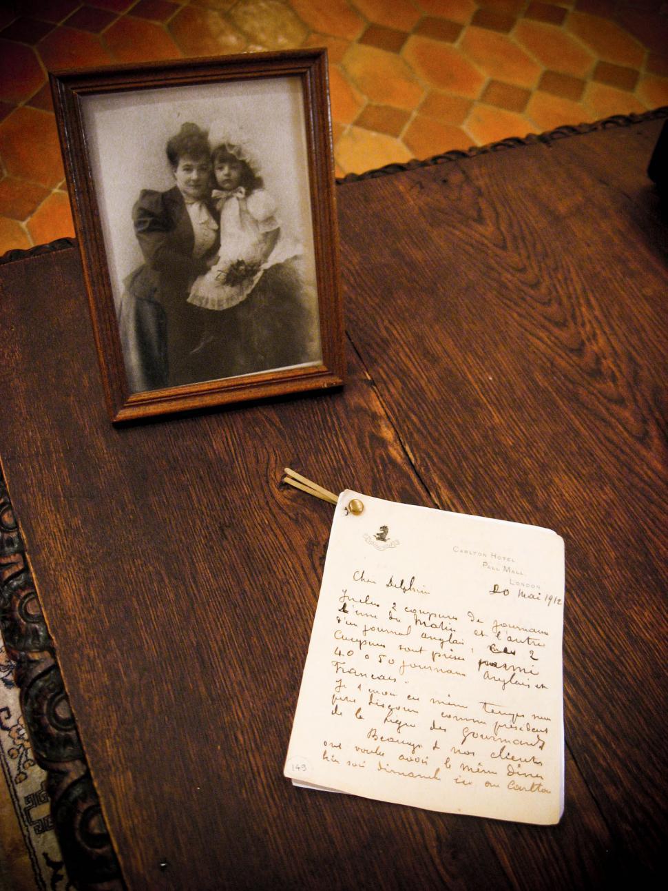 Free Image of old photograph and letter 