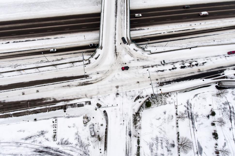 Free Image of Busy Intersection in Black and White 