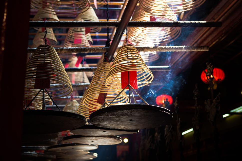 Free Image of Bunch of Hanging Lights 