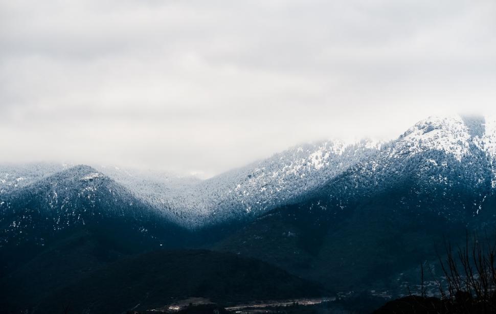 Free Image of Majestic Mountain Range in Black and White 
