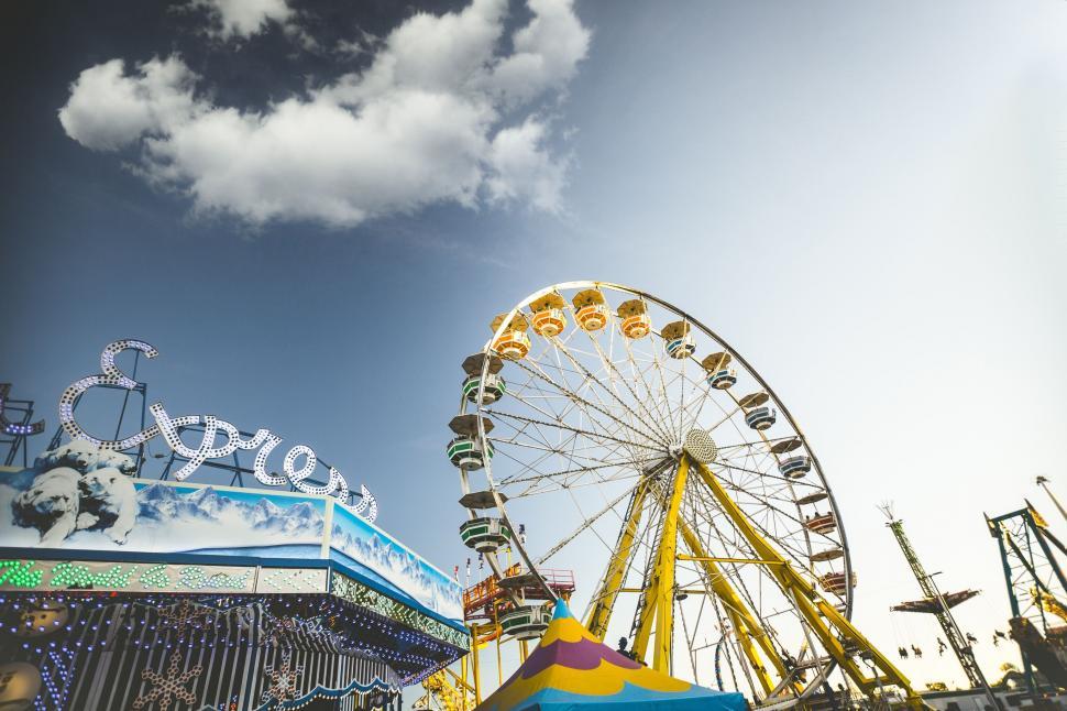Free Image of Thrilling Amusement Park With Ferris Wheel and Rides 