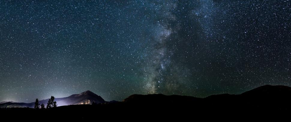 Free Image of The Night Sky With Stars and the Milky Way 