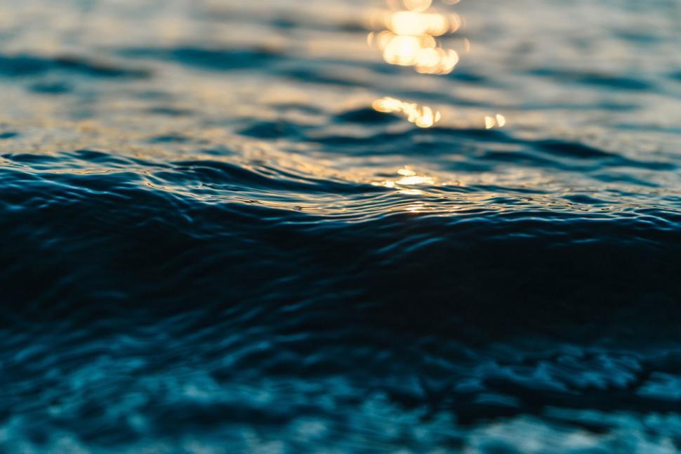 Free Image of Blurry Ocean Waves 