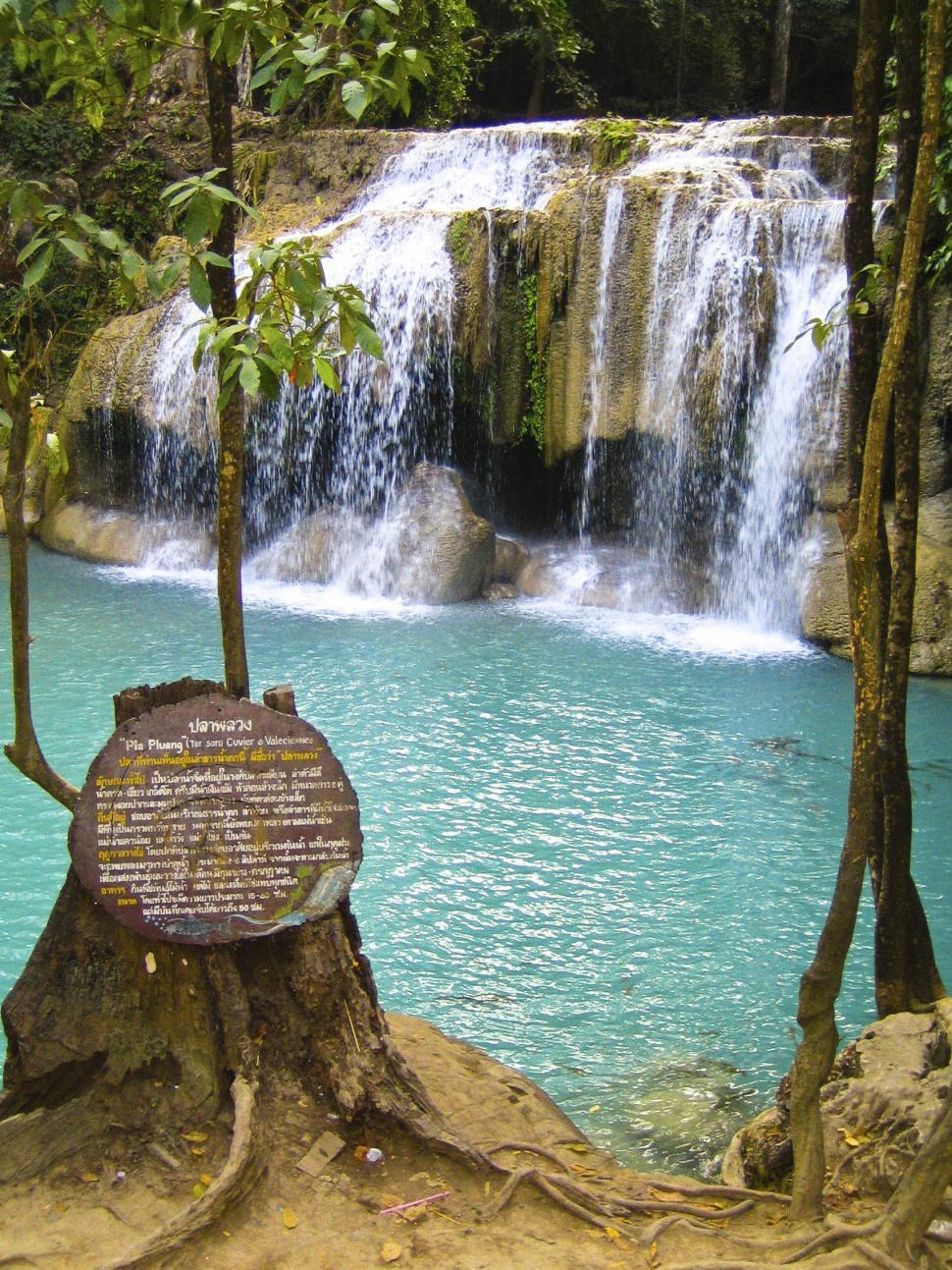 Free Image of Small Waterfalls 