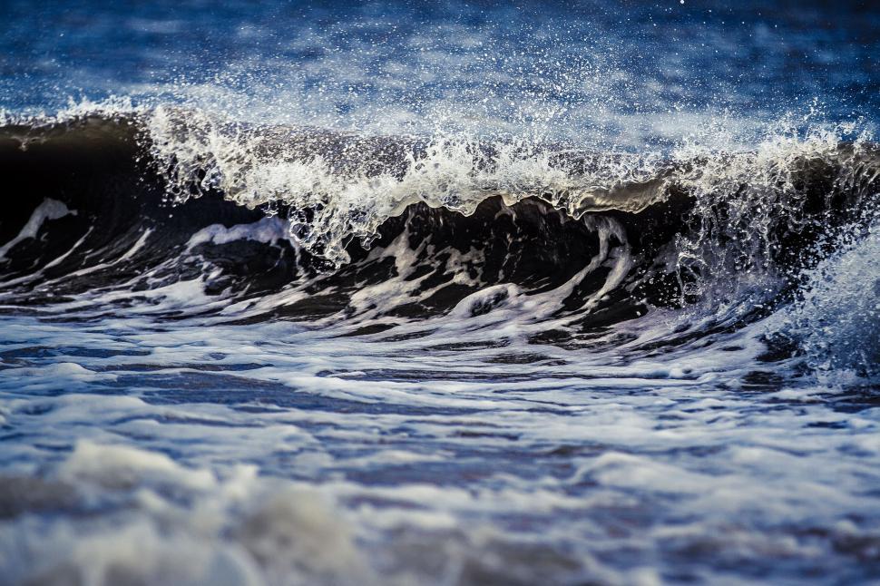 Free Image of Approaching Big Wave at Shore 