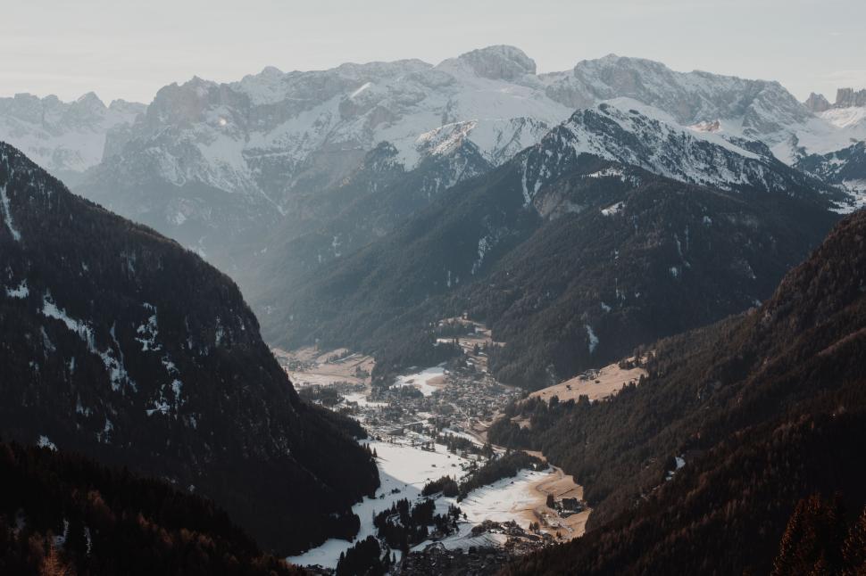 Free Image of Majestic Snowy Mountain Range 