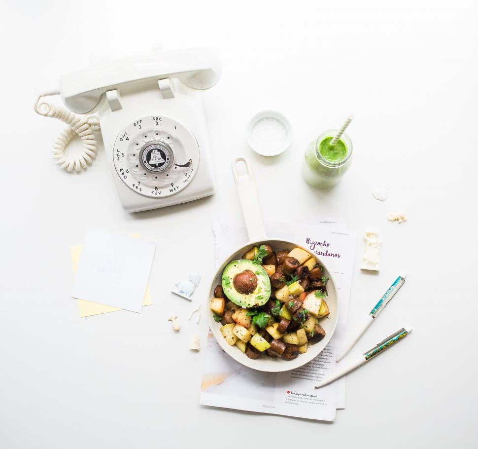 Free Image of A Bowl of Food on a Table 