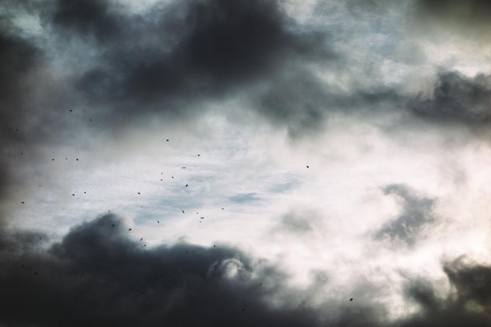 Free Image of Cloudy Sky Overhead 