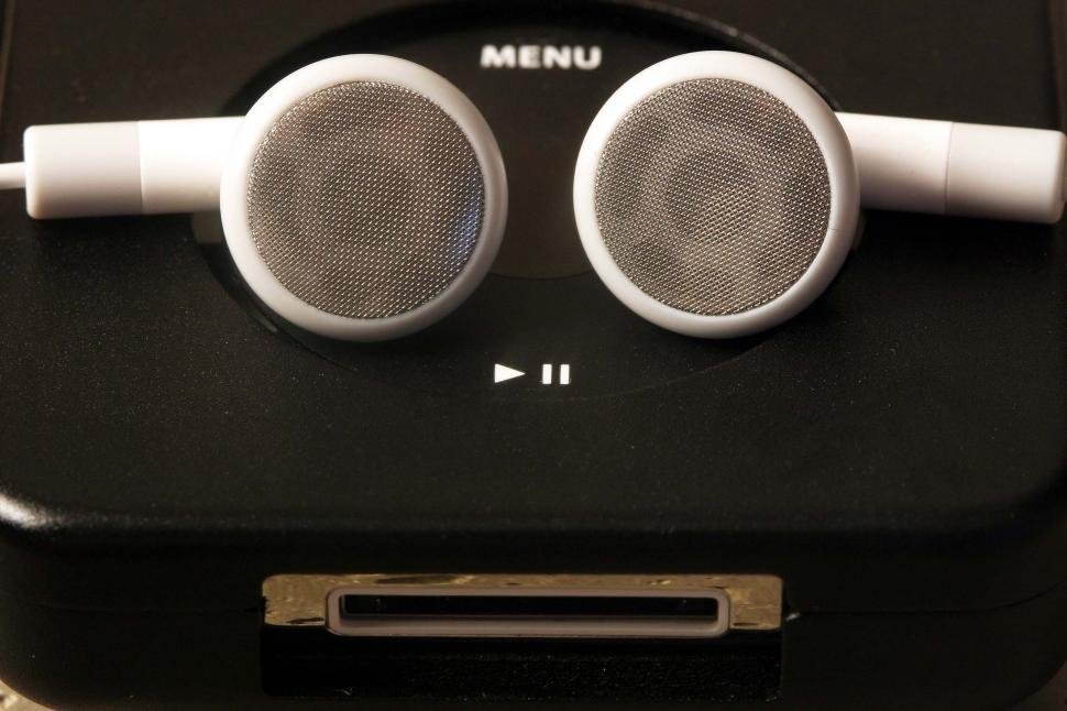 Free Image of Earbud face 