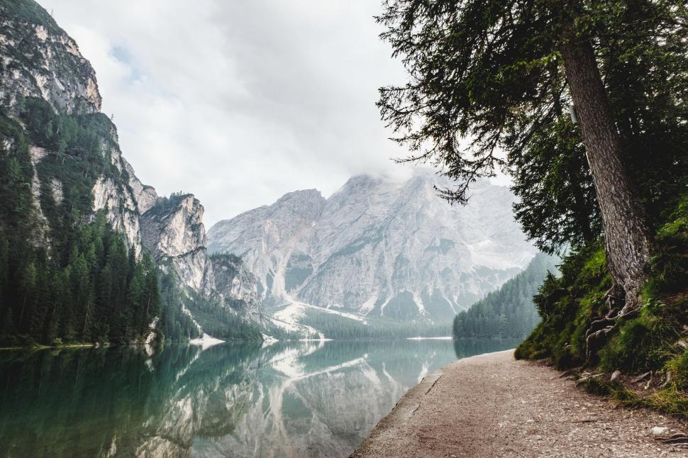 Free Image of Majestic Lake and Mountain Scenery 
