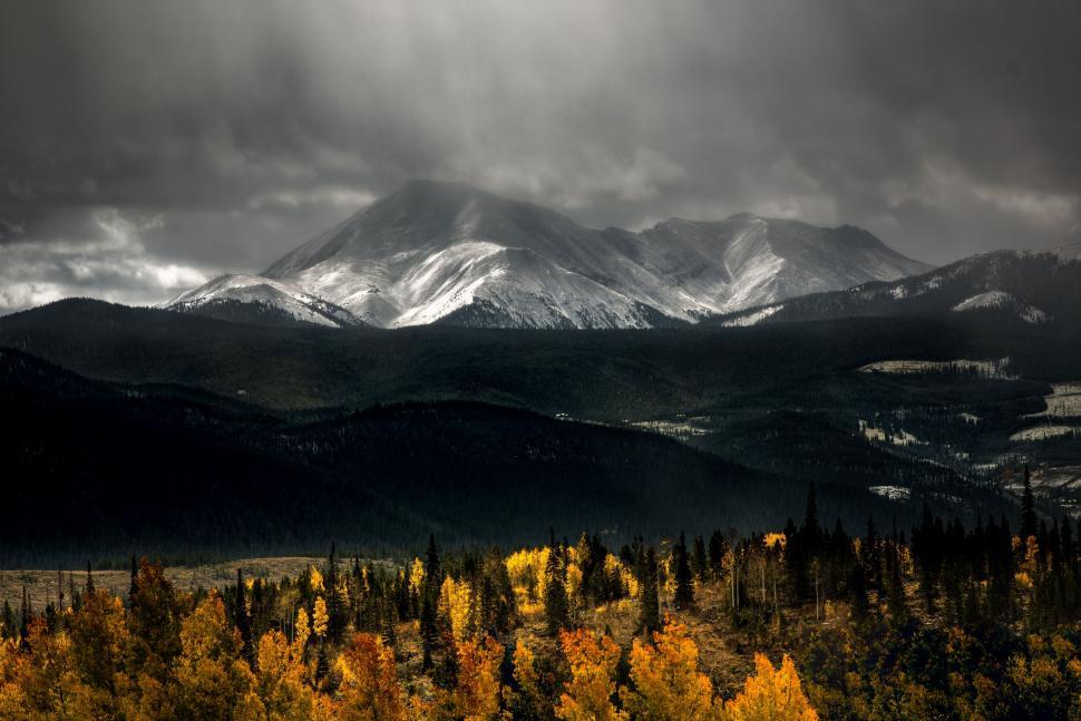 Free Image of Majestic Mountain Range in Black and White 