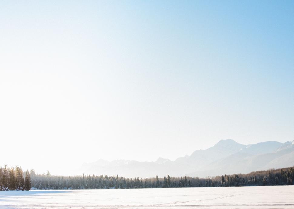 Free Image of Skier Skiing in Snow With Mountains Background 