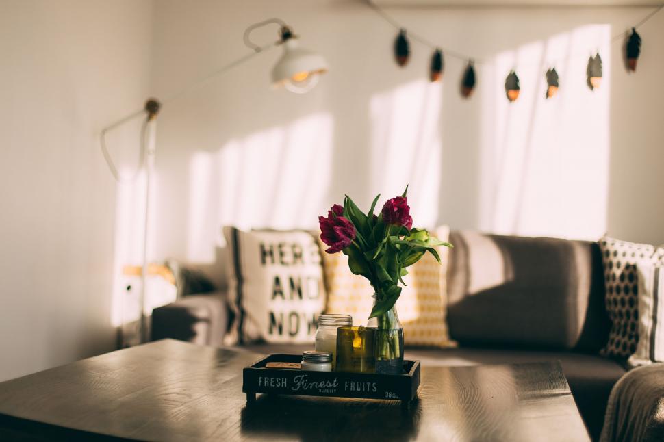 Free Image of Table With Vase of Flowers 