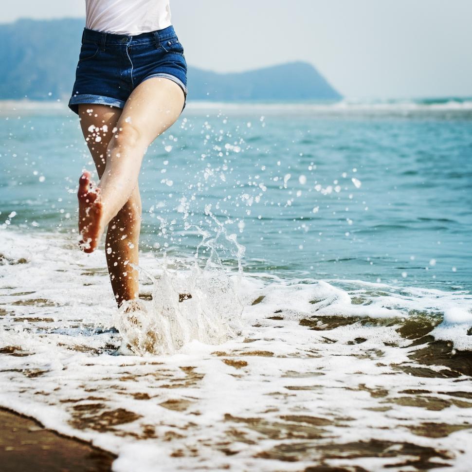 Free Image of Playing on the beach 