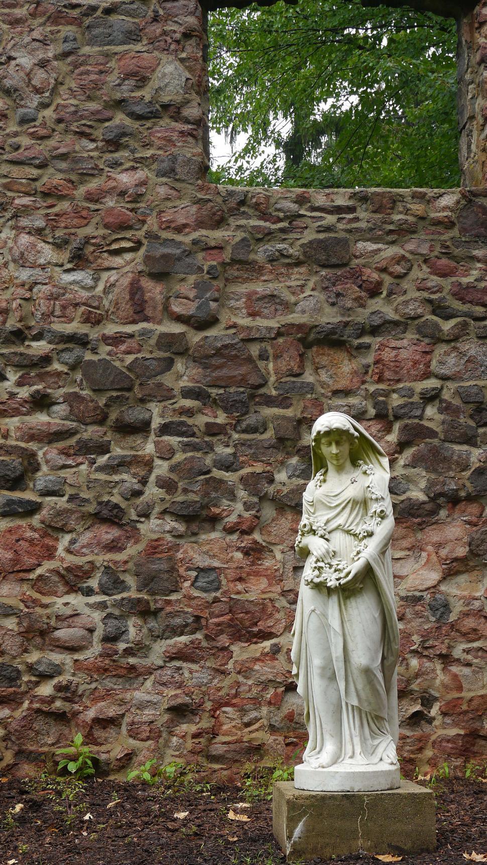 Free Image of Garden Woman Sculpture 
