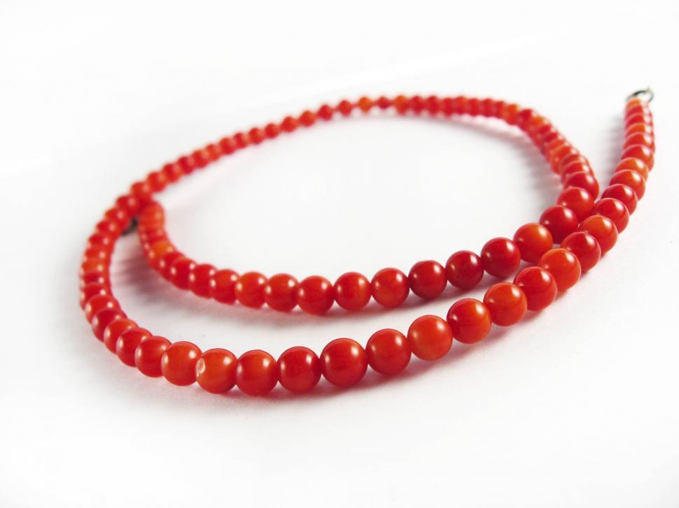 Free Image of Red beads 
