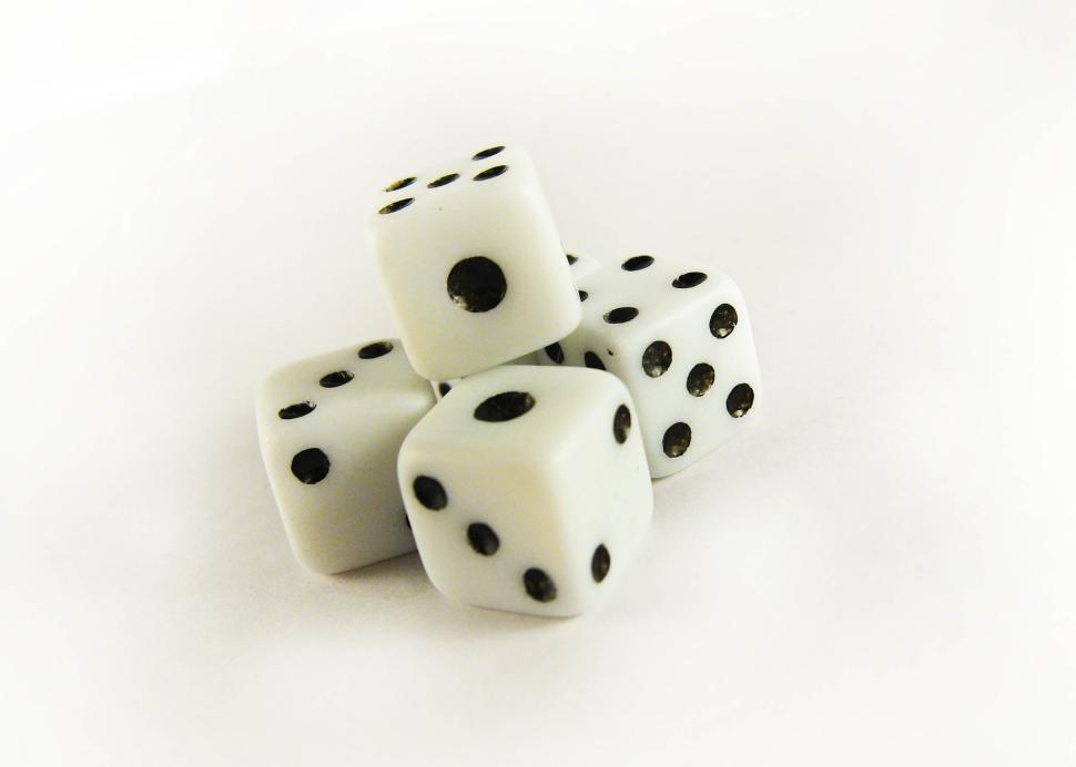 Free Image of Five dice 