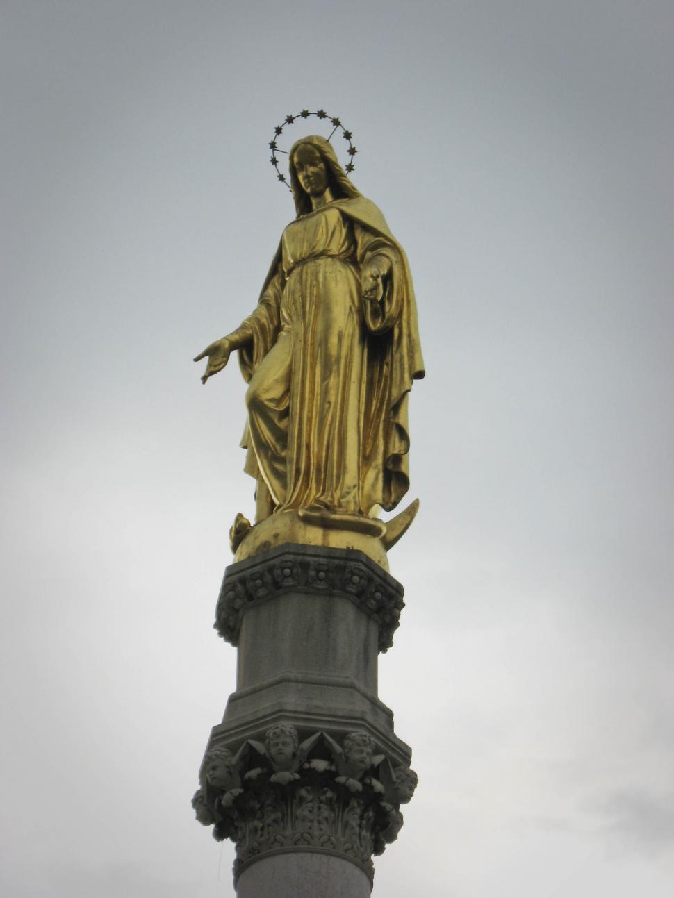 Free Image of Virgin Mary Statue 