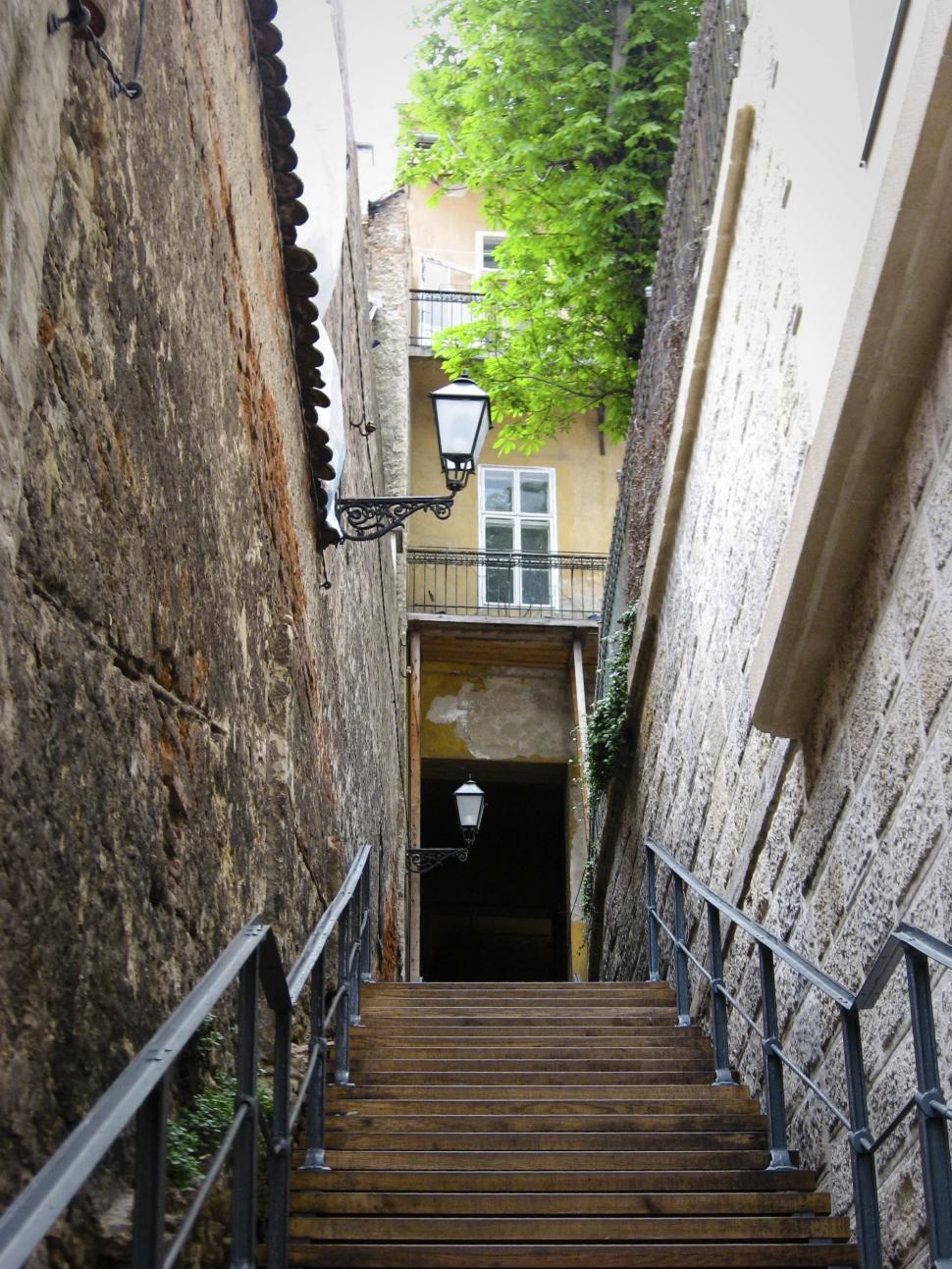 Free Image of old narrow street 