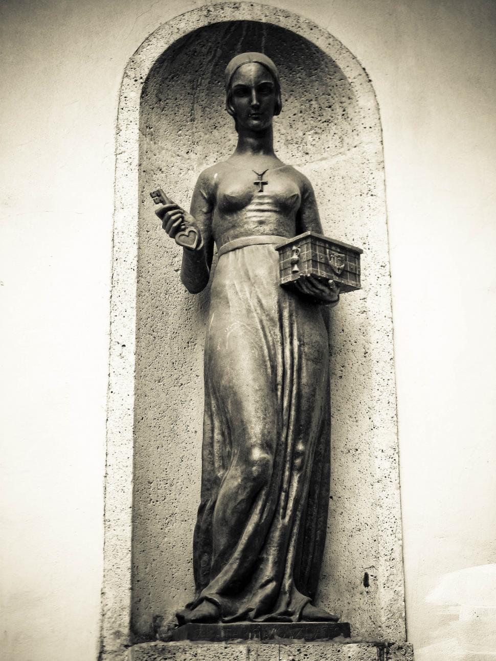 Free Image of statue of the woman 
