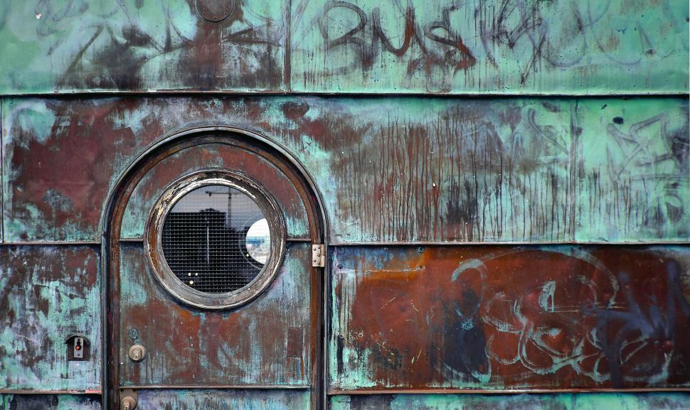 Free Image of Green Door With Round Window 