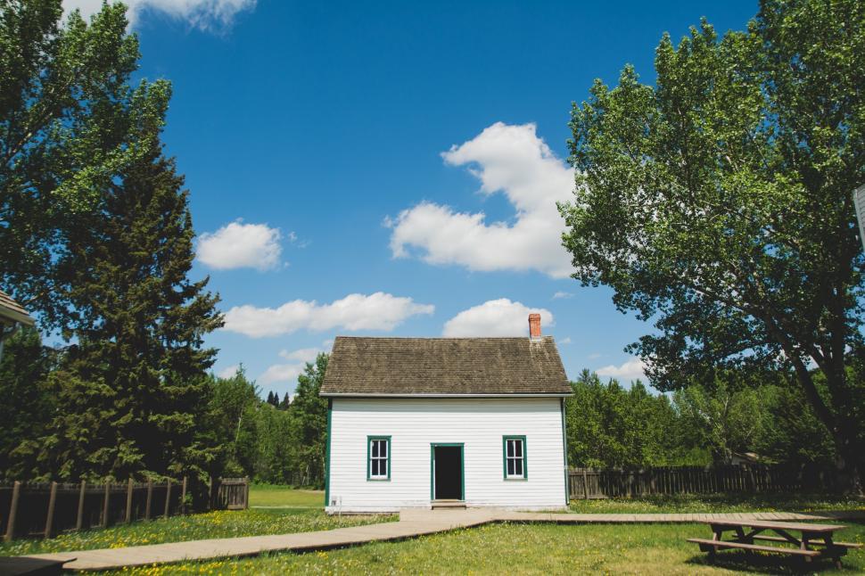 Free Image of Small White House in Lush Green Field 