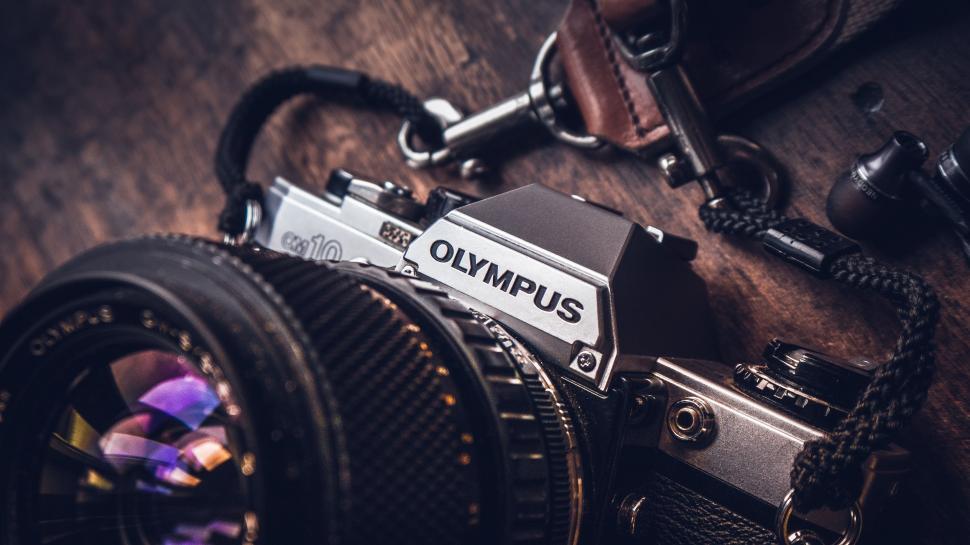 Free Image of Close Up of Camera on Table 