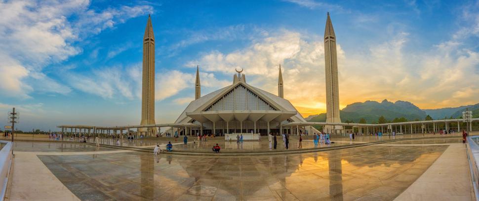 Free Image of Mosque in the Middle of the Day 