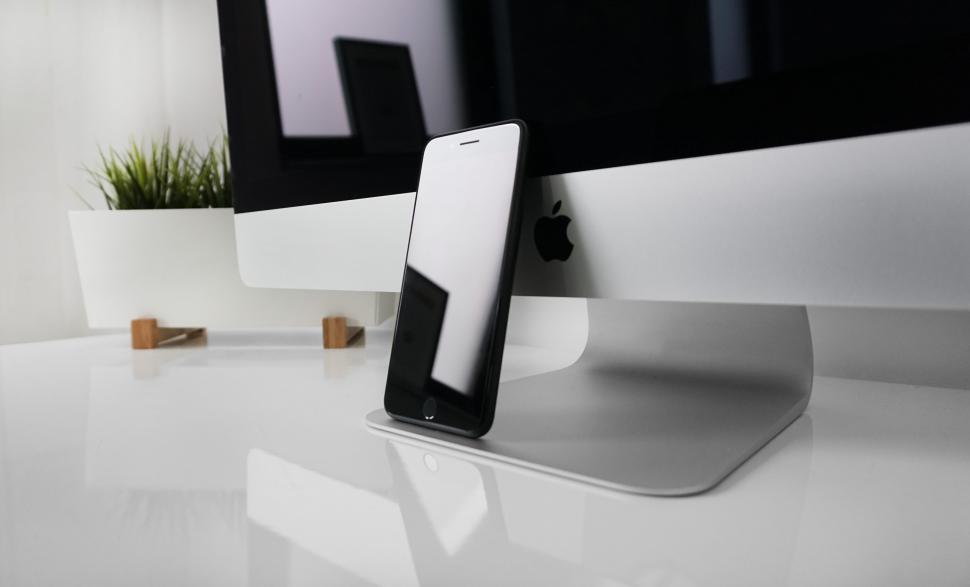 Free Image of Computer Monitor on Desk 