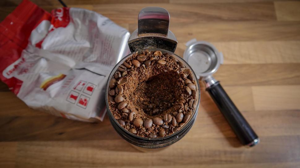 Free Image of Blender Filled With Coffee Beans 