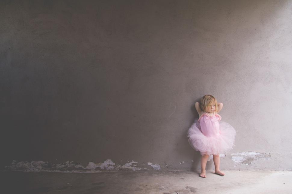 Free Image of Little Girl in White Dress 