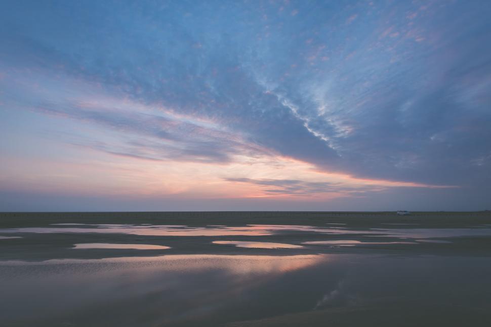 Free Image of Sunset Ocean View From Beach 
