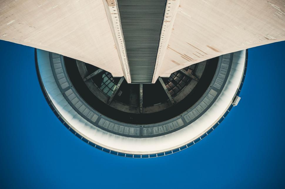 Free Image of Towering Skyscraper With Massive Roof 