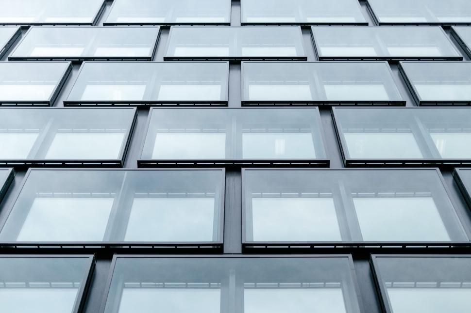 Free Image of Impressive Skyscraper With Numerous Windows 