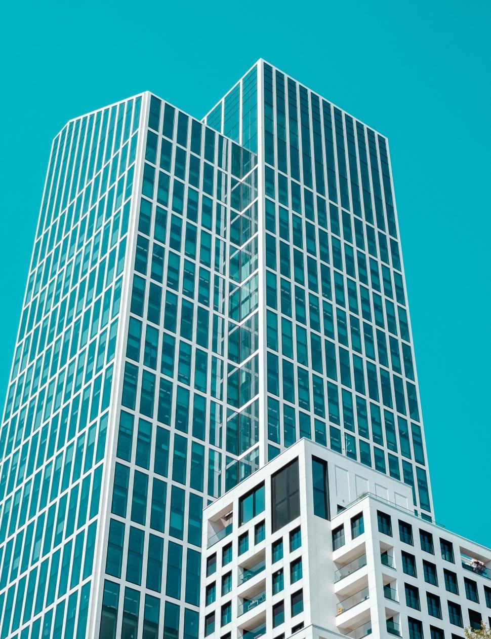 Free Image of Towering Skyscraper Against Sky 