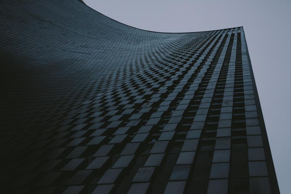 Free Image of Towering Skyscraper Against Skyline 
