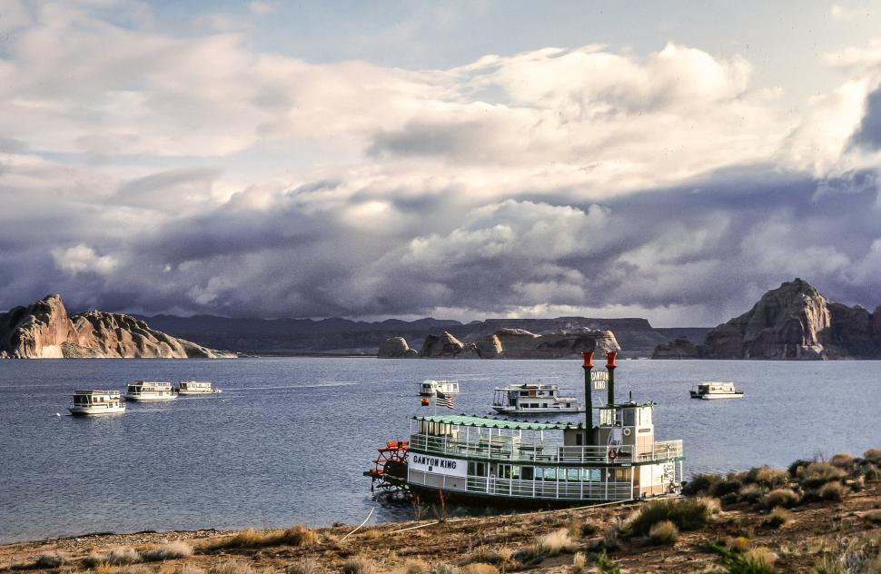 Free Image of Canyon King paddleboat in Lake Powell 