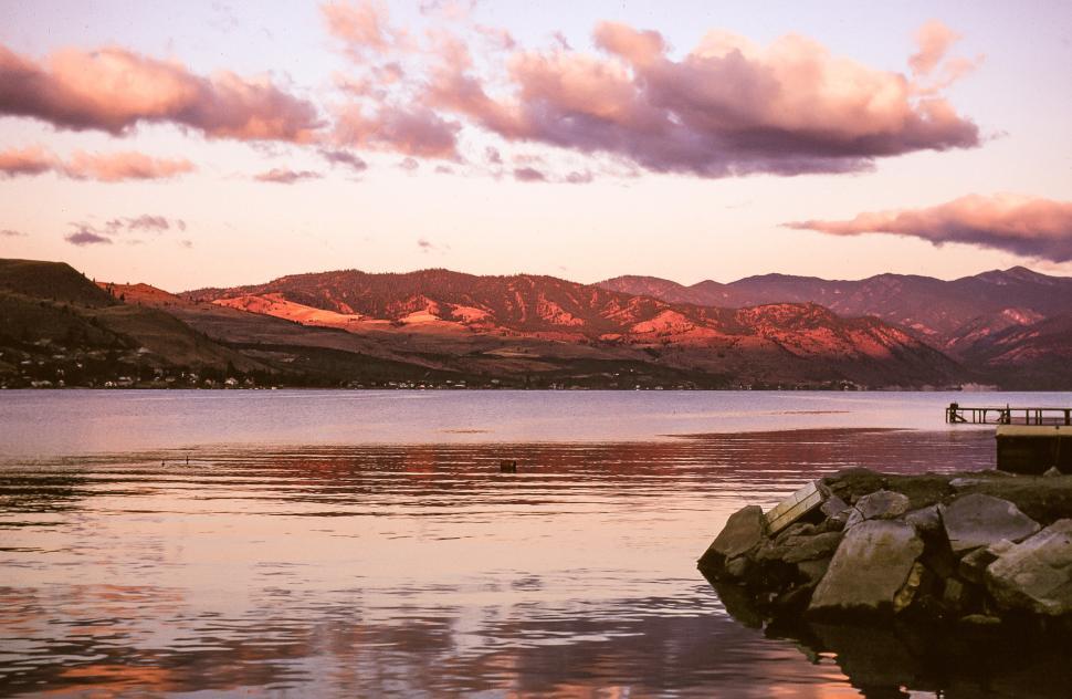 Free Image of Sunset Clouds and Lake 