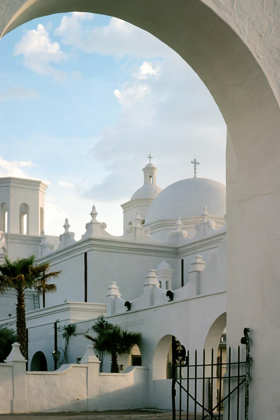 Free Image of San Xavier del Bac in Tucson, Arizona through arch 