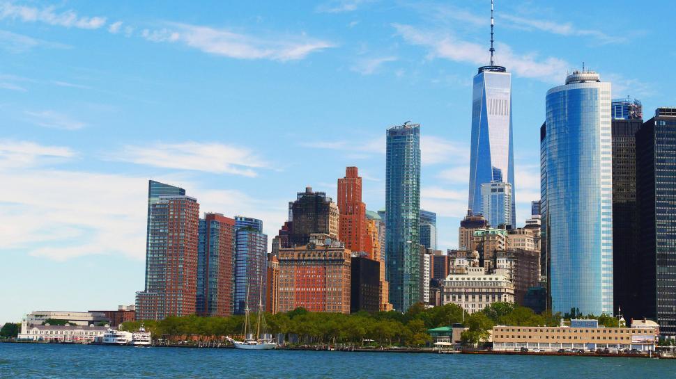 Free Image of Battery Park and One World Trade Center 