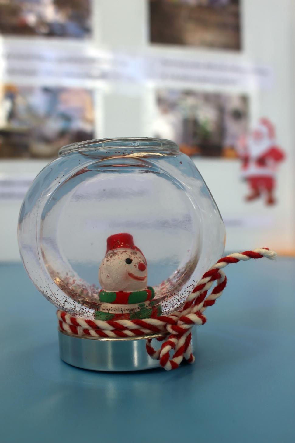 Free Image of Christmas Snow Globe  