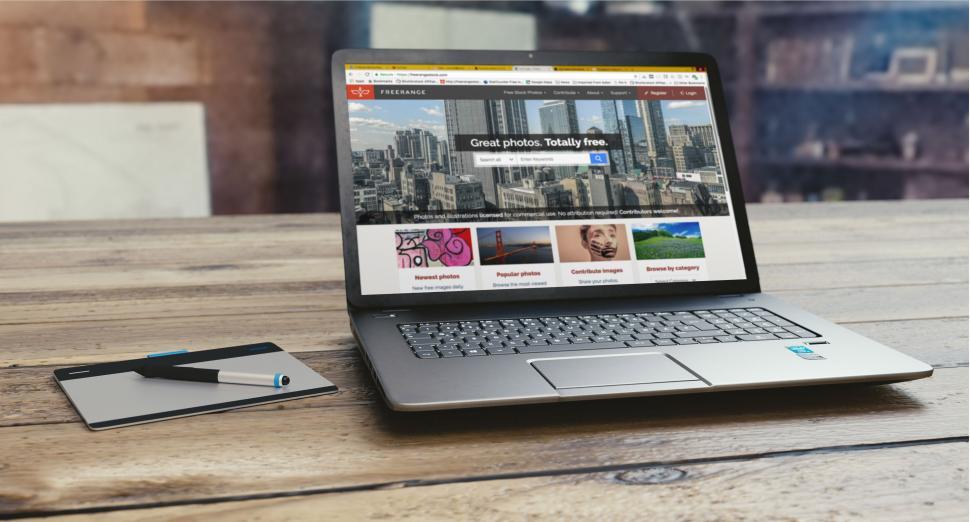 Free Image of Laptop on the Table 