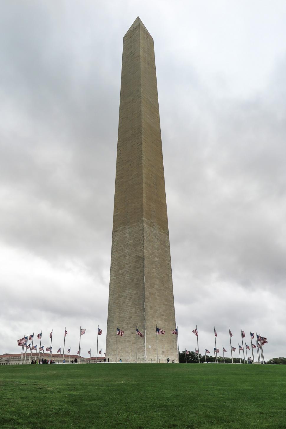 Free Image of Washington Monument wirh circle of US Flags 