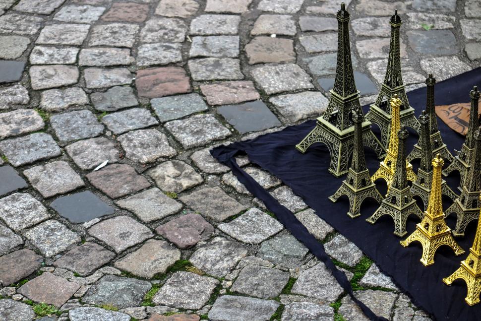 Free Image of Eiffel Tower Trinkets on a Blanket 