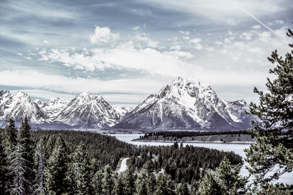 Free Image of Snow capped mountains 