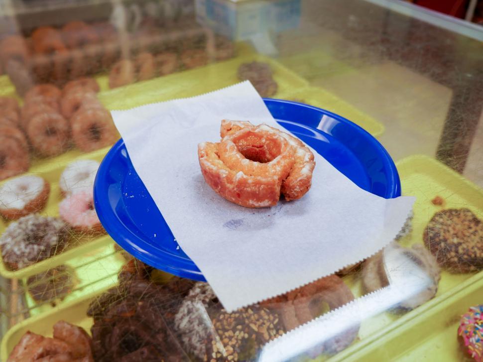 Free Image of Glazed cake donut 