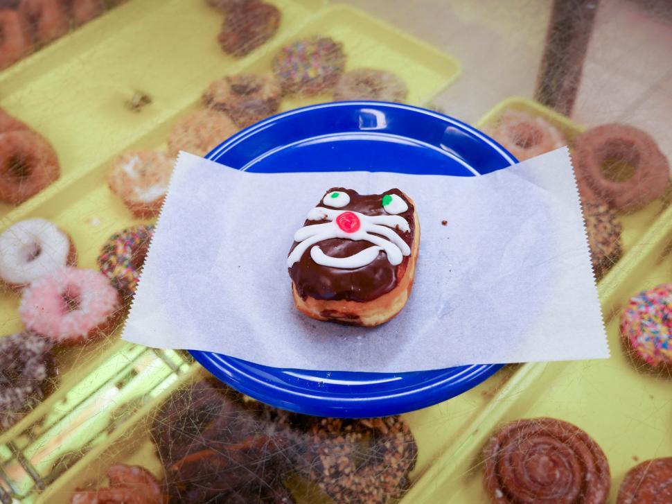 Free Image of Cat face donut 