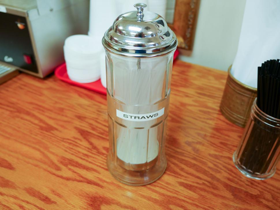 Free Image of Straws in a glass container 