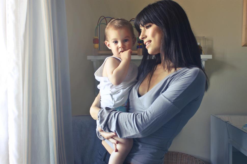 Free Image of Beautiful young woman with toddler in house 