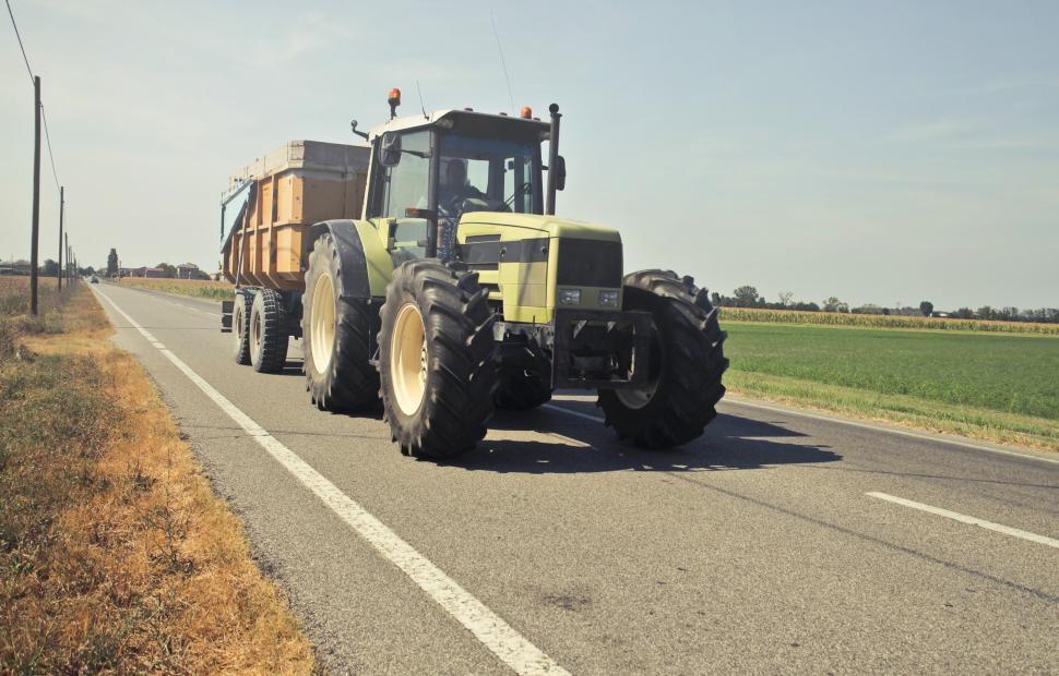 Free Image of Yellow Tractor with trailer 